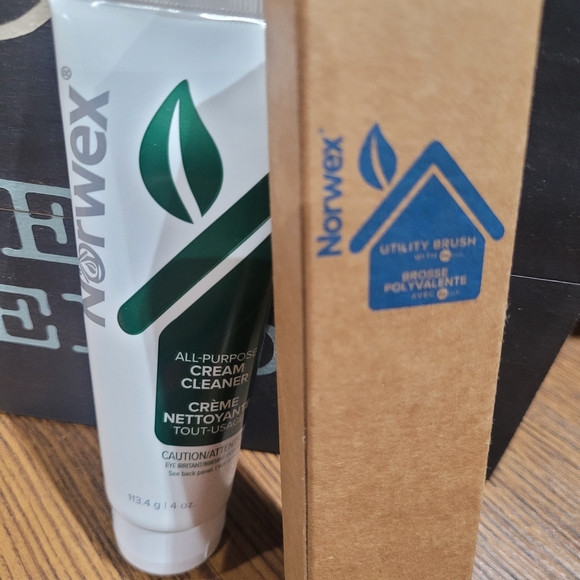 Norwex All-Purpose Cream Cleaner and Utility Brush - Picture 2 of 2